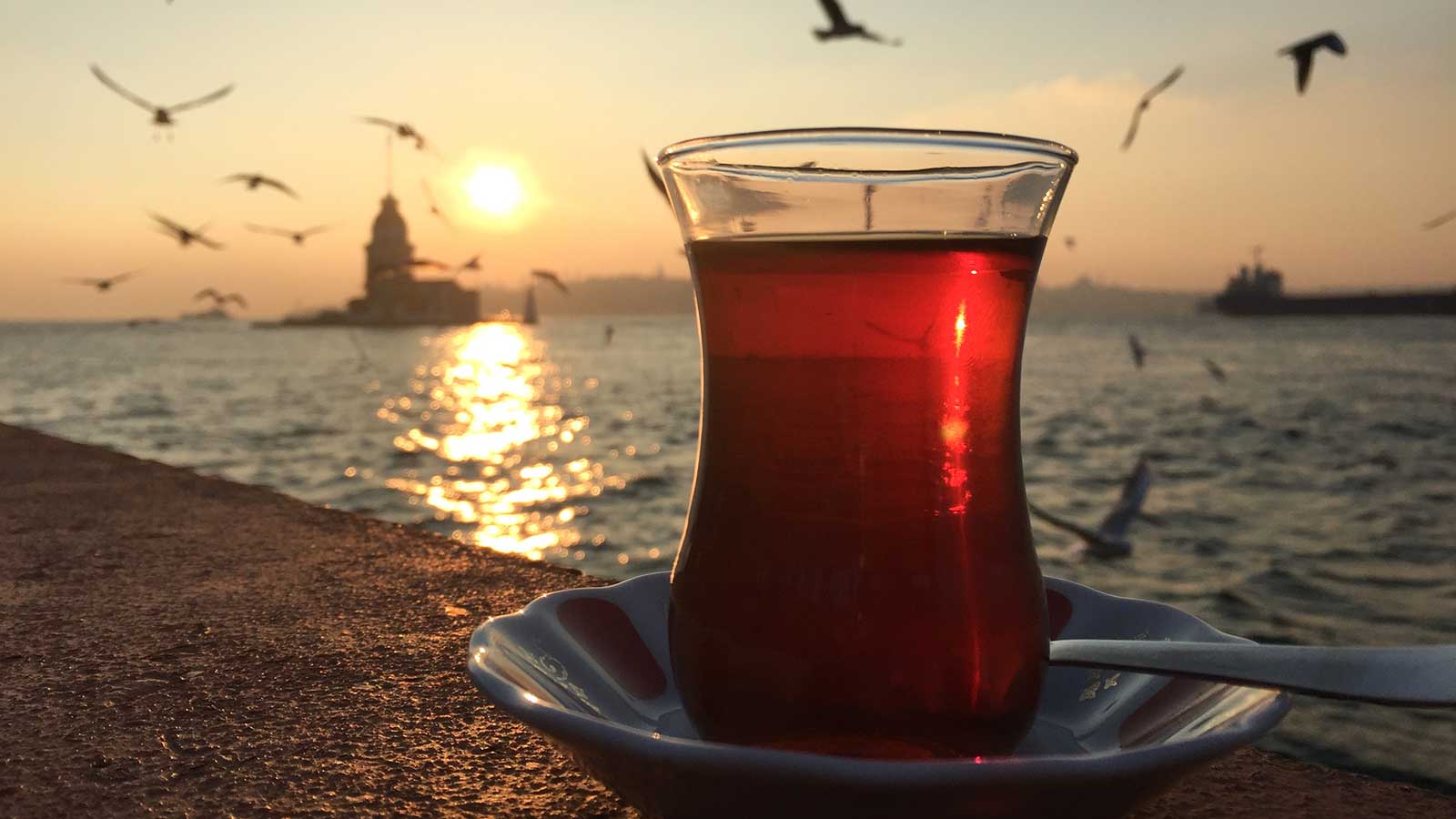 All About Turkish Tea: Types, How to Drink It and Health Benefits